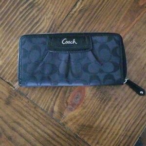☆ Coach Wallet ☆
